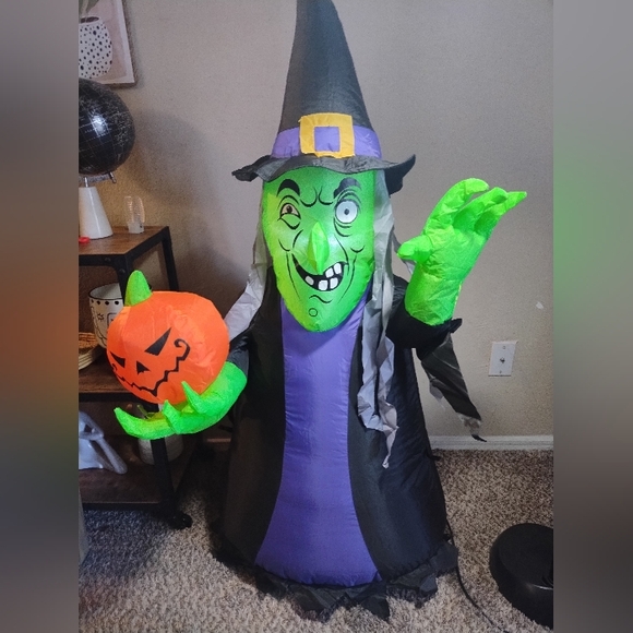 Halloween Witch Holding A Pumpkin Inflatable Spooky 37" - Picture 1 of 16